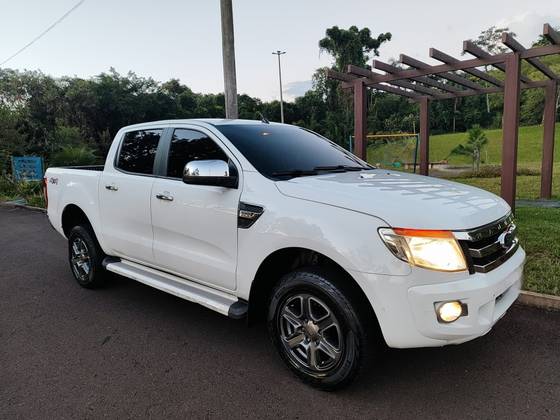 FORD RANGER 3.2 XLT 4X4 CD 20V DIESEL 4P AUTOMÁTICO FORD RANGER 3.2 XLT 4X4 CD 20V DIESEL 4P AUTOMÁTICO